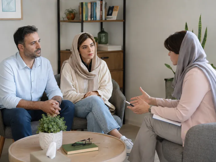 زوجدرمانی برای اعتیاد و ارزیابی ایمنی رابطه جلسه تخصصی زوجدرمانی برای بررسی اعتیاد، بازسازی اعتماد و ارزیابی ایمنی رابطه