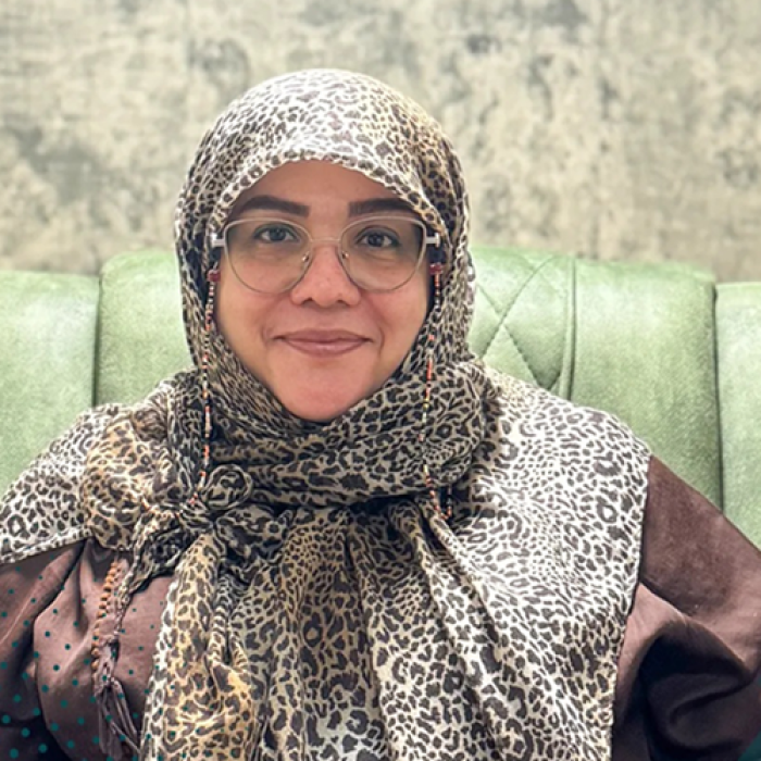 زینب آقارب پرست